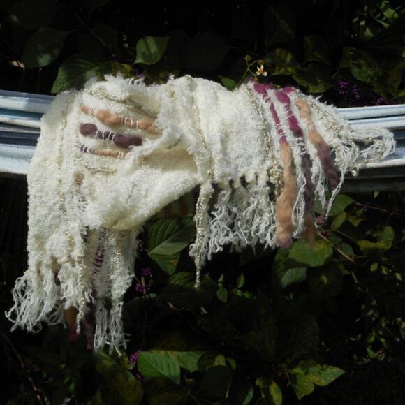 NWOT NOELLE Acrylic/Wool/Nylon Cream/Pink/Raspberry Scarf w/Fringe - Picture 3 of 11